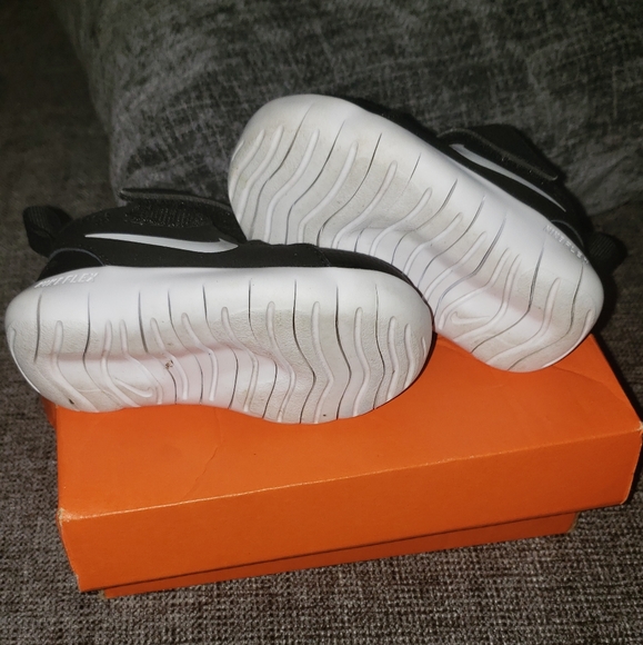 Nike shoes - Picture 4 of 8